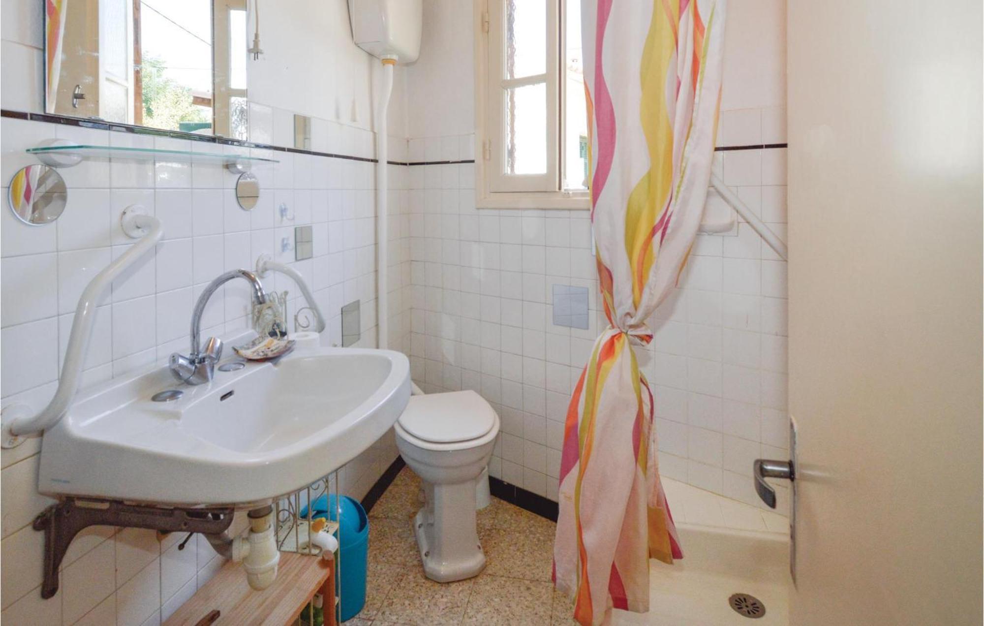 2 Bedroom Beautiful Apartment In Calcatoggio 칼카토지오 외부 사진