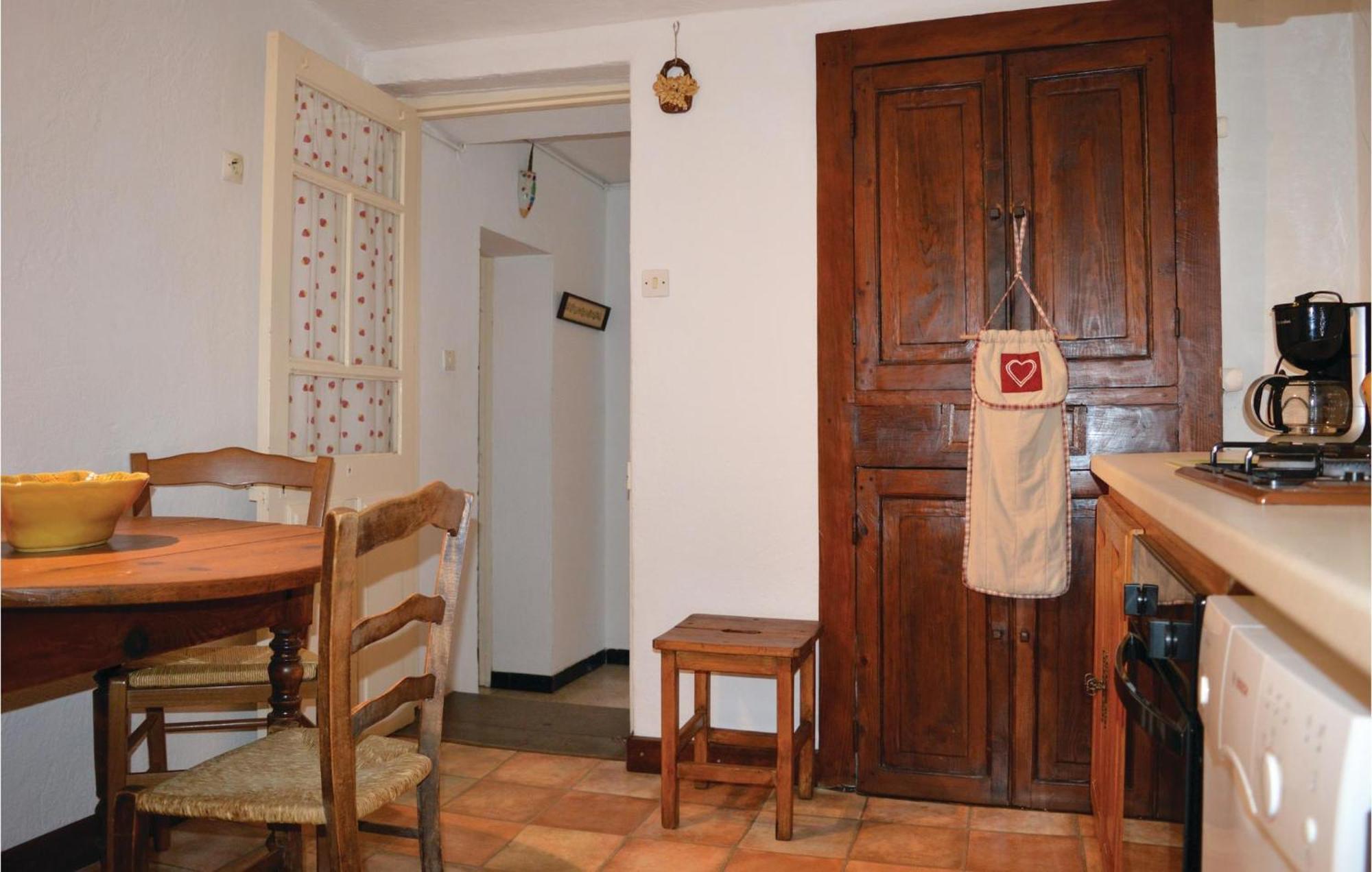 2 Bedroom Beautiful Apartment In Calcatoggio 칼카토지오 외부 사진