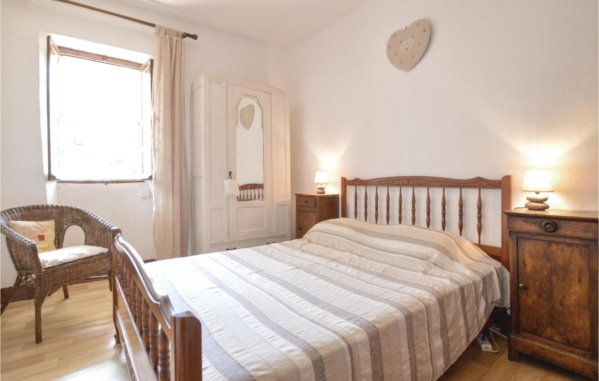 2 Bedroom Beautiful Apartment In Calcatoggio 칼카토지오 외부 사진